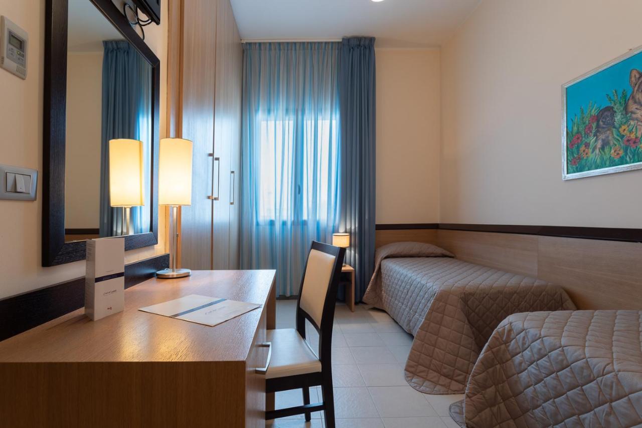 Club Azzurro Hotel & Resort Porto Cesareo Dış mekan fotoğraf