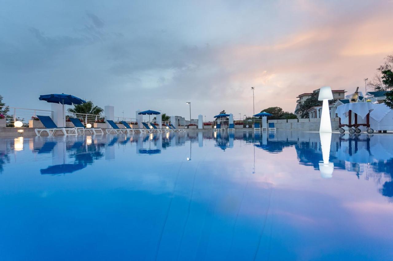 Club Azzurro Hotel & Resort Porto Cesareo Dış mekan fotoğraf