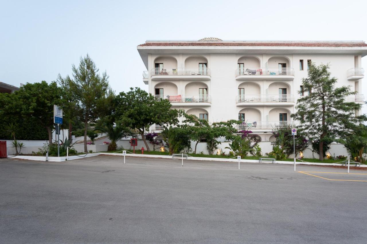 Club Azzurro Hotel & Resort Porto Cesareo Dış mekan fotoğraf