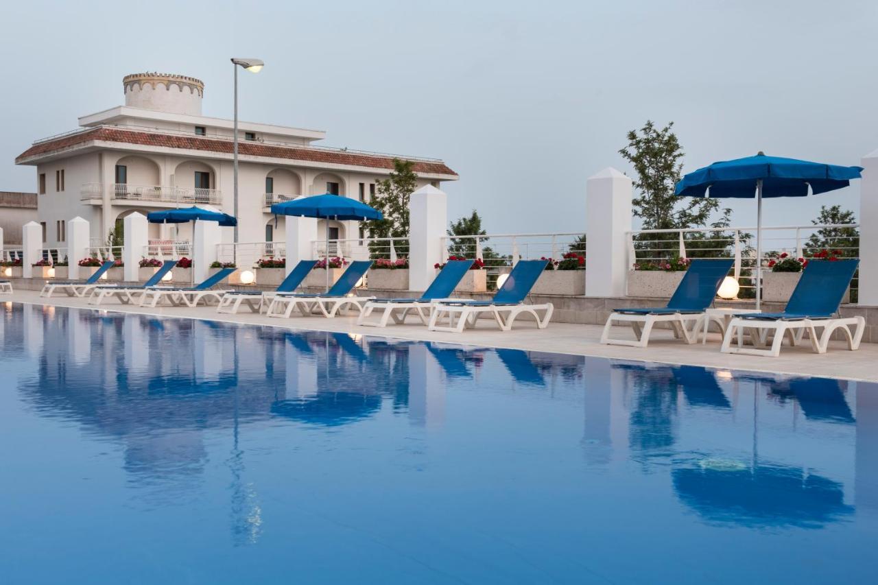 Club Azzurro Hotel & Resort Porto Cesareo Dış mekan fotoğraf